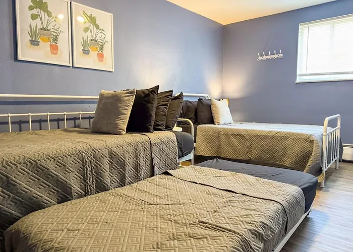 Apartment 2 Full 4 Bedrooms 12 Beds Parking Pittsburgh