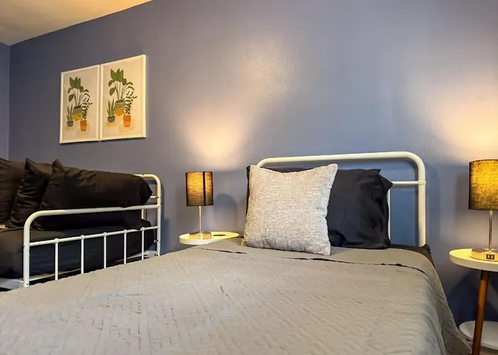 2 Full 4 Bedrooms 12 Beds Parking * Pittsburgh
