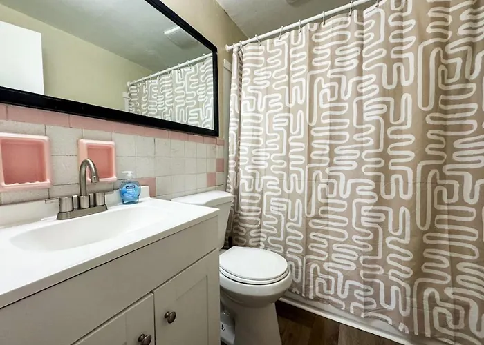 2 Full 4 Bedrooms 12 Beds Parking Apartment *