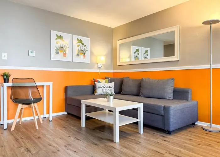 Apartment 2 Full 4 Bedrooms 12 Beds Parking